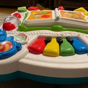 Leap Frog. Talks in English or Spanish. Does counting and Alphabets. Nice